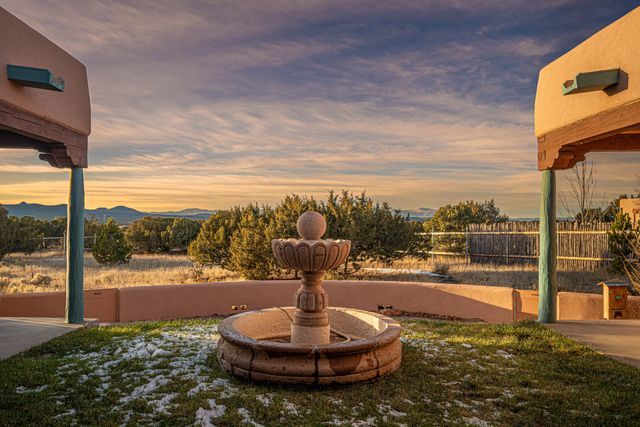 8 Camino De Rey Circle, Santa Fe, NM 87507