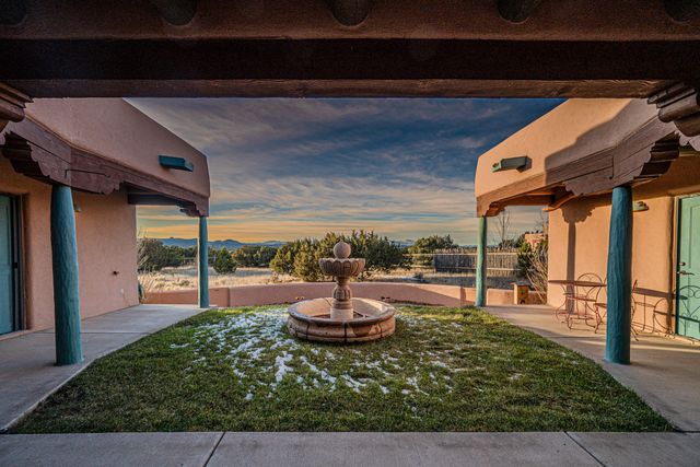 8 Camino De Rey Circle, Santa Fe, NM 87507