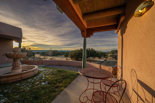 8 Camino De Rey Circle, Santa Fe, NM 87507