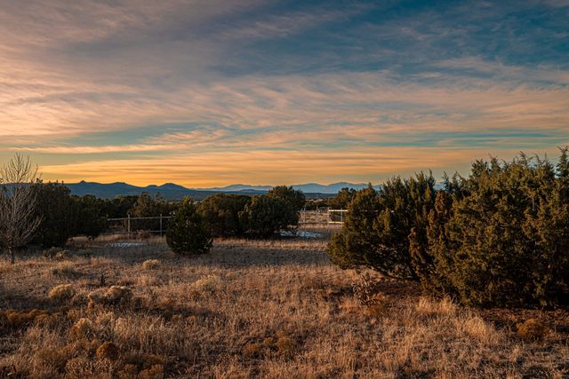 8 Camino De Rey Circle, Santa Fe, NM 87507