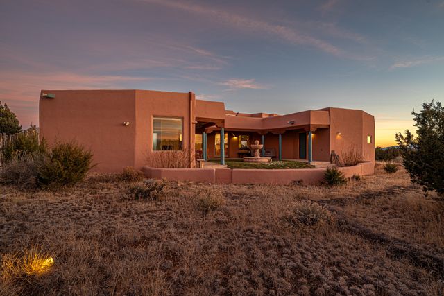 8 Camino De Rey Circle, Santa Fe, NM 87507