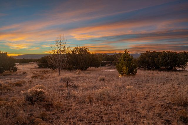 8 Camino De Rey Circle, Santa Fe, NM 87507