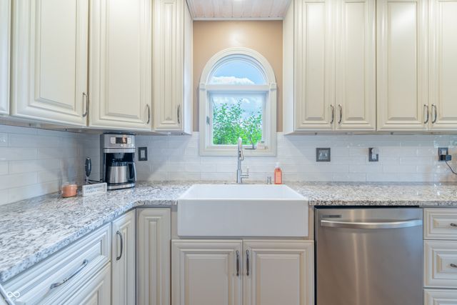 5015 Maple Grove Road, Martinsville, IN 46151