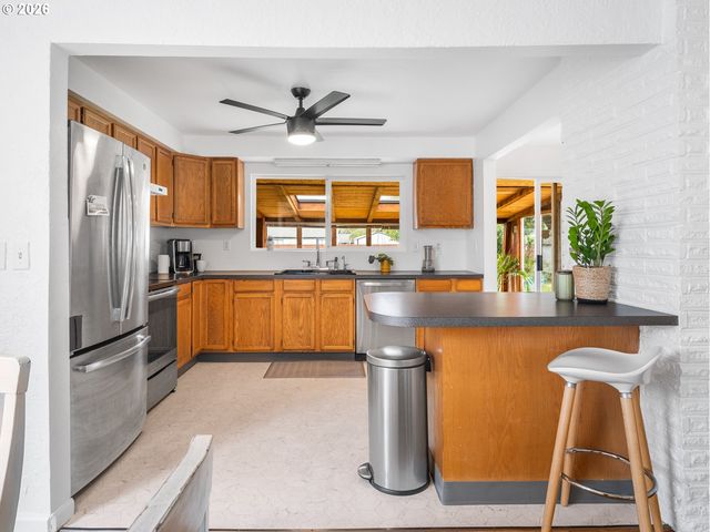 321 Se 108TH Ave, Portland, OR 97216
