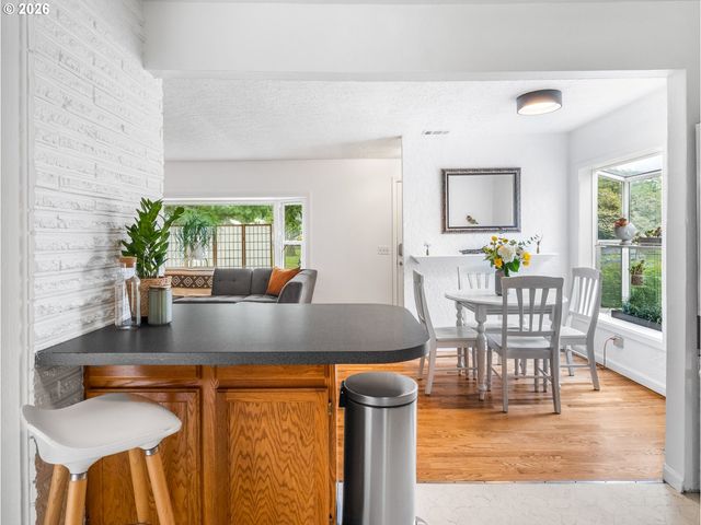 321 Se 108TH Ave, Portland, OR 97216