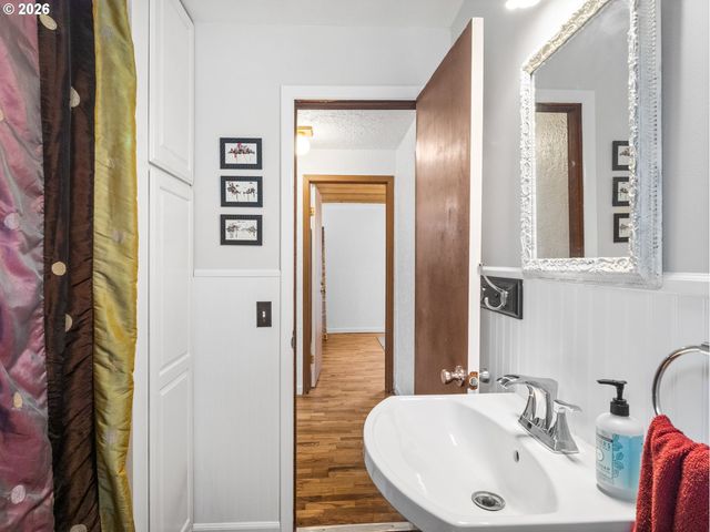 321 Se 108TH Ave, Portland, OR 97216