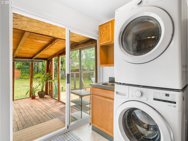 321 Se 108TH Ave, Portland, OR 97216