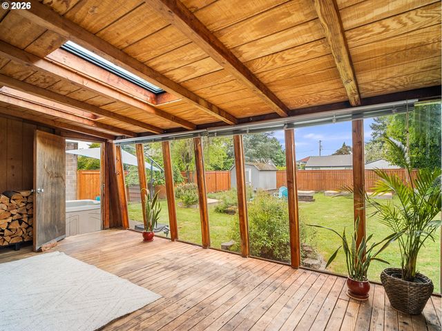 321 Se 108TH Ave, Portland, OR 97216