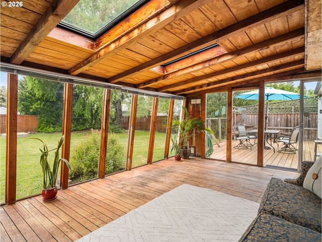 321 Se 108TH Ave, Portland, OR 97216