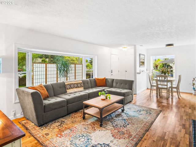 321 Se 108TH Ave, Portland, OR 97216