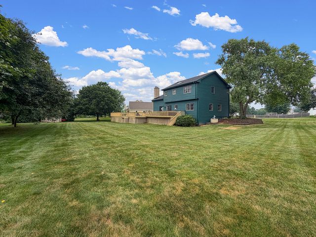 2313 S Hidden Trail, Spring Grove, IL 60081