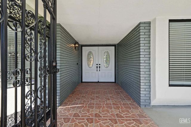 5312 Deville Court, Bakersfield, CA 93308