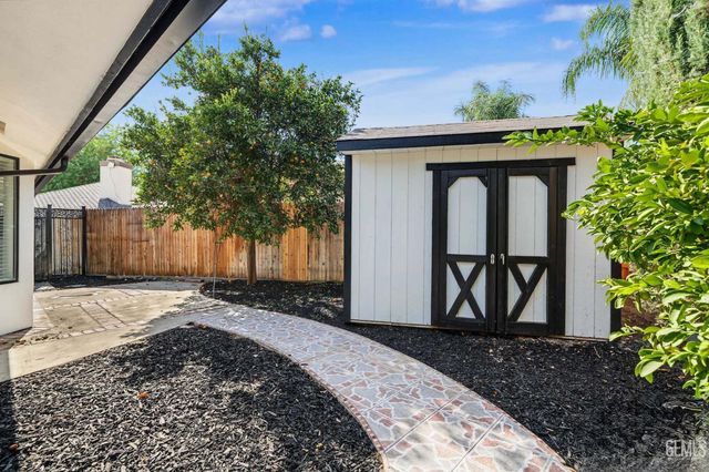 5312 Deville Court, Bakersfield, CA 93308