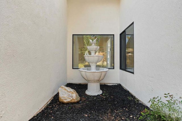 5312 Deville Court, Bakersfield, CA 93308