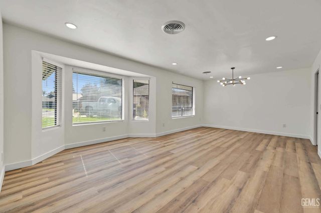 5312 Deville Court, Bakersfield, CA 93308