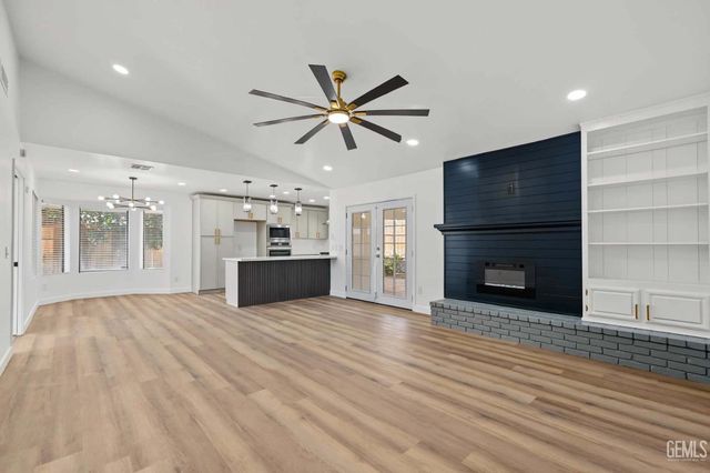 5312 Deville Court, Bakersfield, CA 93308