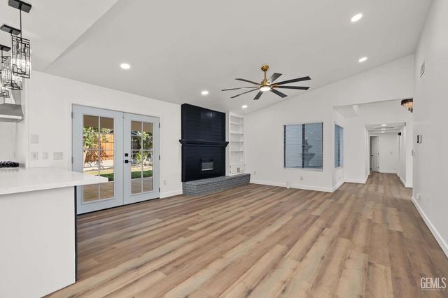 5312 Deville Court, Bakersfield, CA 93308