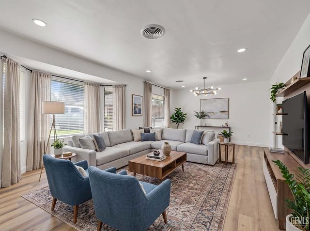 5312 Deville Court, Bakersfield, CA 93308