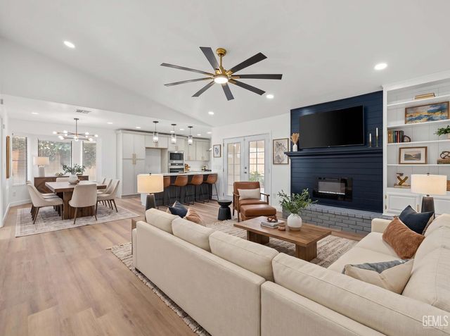 5312 Deville Court, Bakersfield, CA 93308