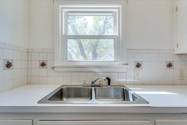 1126 S Lulu Ave, Wichita, KS 67211