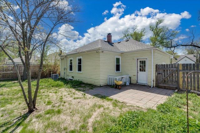 1126 S Lulu Ave, Wichita, KS 67211