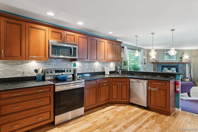 2340 Lakeview Drive, Brooklyn, MI 49230