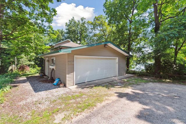 2340 Lakeview Drive, Brooklyn, MI 49230