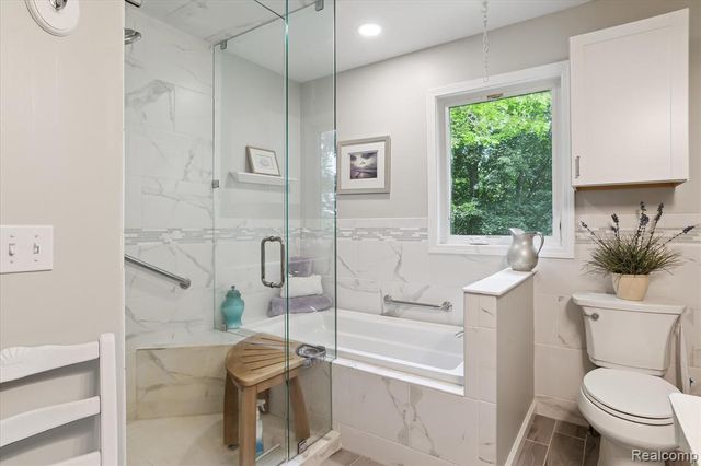 2340 Lakeview Drive, Brooklyn, MI 49230