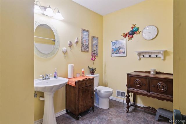 2340 Lakeview Drive, Brooklyn, MI 49230