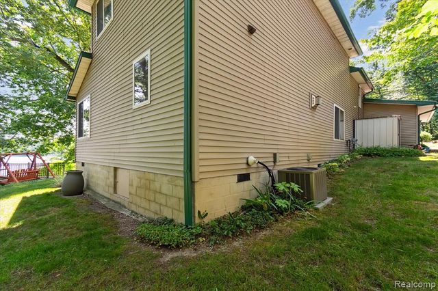 2340 Lakeview Drive, Brooklyn, MI 49230