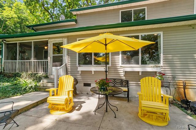 2340 Lakeview Drive, Brooklyn, MI 49230