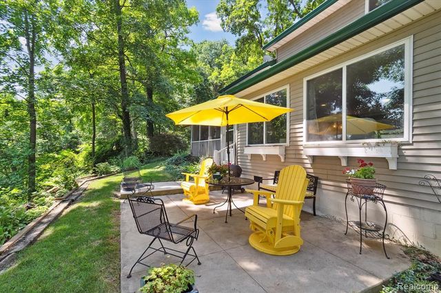 2340 Lakeview Drive, Brooklyn, MI 49230