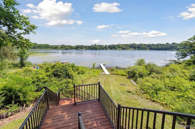 2340 Lakeview Drive, Brooklyn, MI 49230