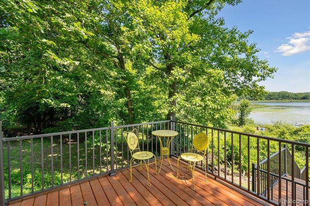 2340 Lakeview Drive, Brooklyn, MI 49230