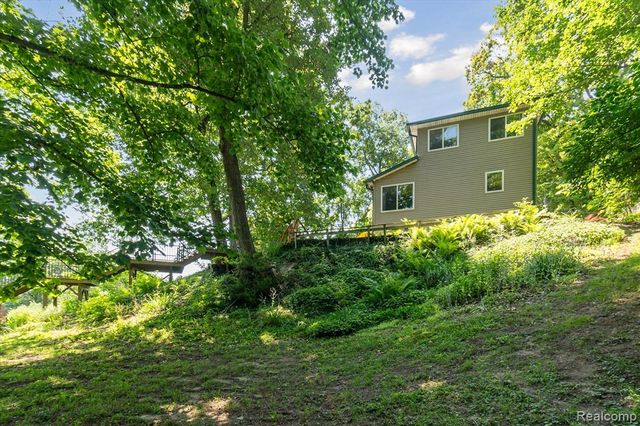 2340 Lakeview Drive, Brooklyn, MI 49230