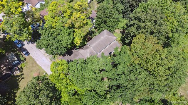 2340 Lakeview Drive, Brooklyn, MI 49230