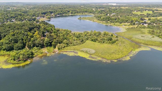 2340 Lakeview Drive, Brooklyn, MI 49230