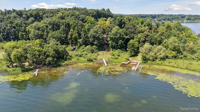 2340 Lakeview Drive, Brooklyn, MI 49230