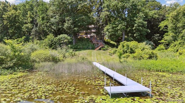 2340 Lakeview Drive, Brooklyn, MI 49230