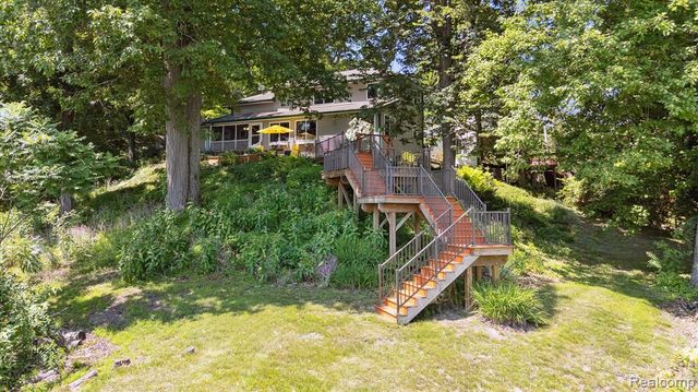 2340 Lakeview Drive, Brooklyn, MI 49230