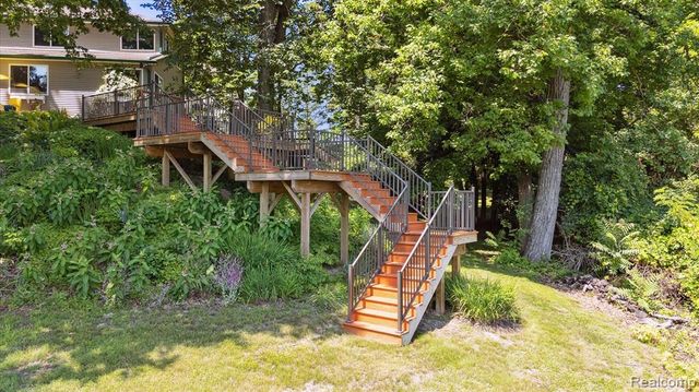 2340 Lakeview Drive, Brooklyn, MI 49230