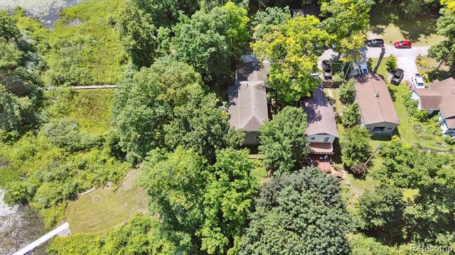 2340 Lakeview Drive, Brooklyn, MI 49230