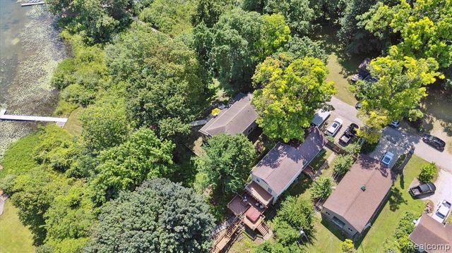 2340 Lakeview Drive, Brooklyn, MI 49230