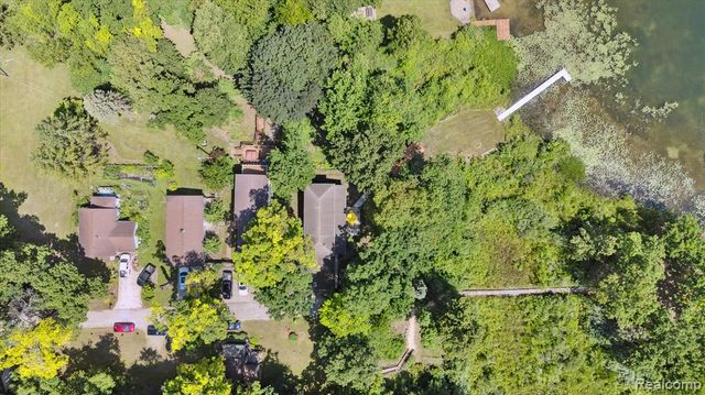 2340 Lakeview Drive, Brooklyn, MI 49230