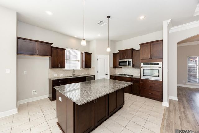 18018 River Landing Dr, Prairieville, LA 70769