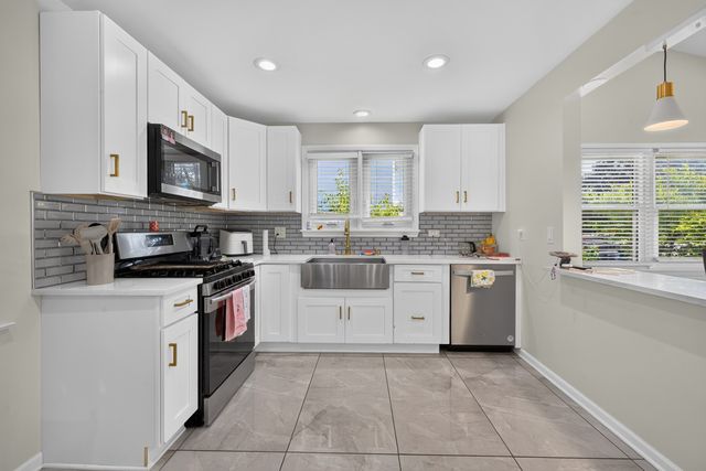 2217 Westwood Drive, Hillside, IL 60162