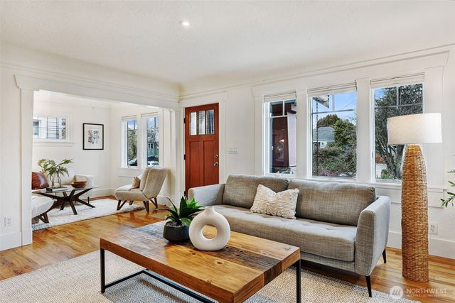 809 NW 58th Street, Seattle, WA 98107