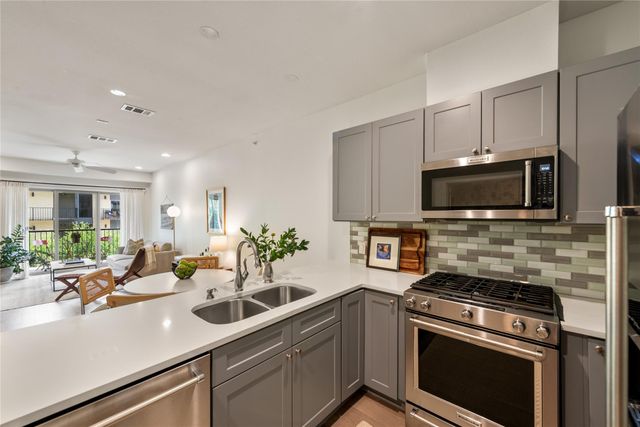 908 NUECES ST 37, Austin, TX 78701