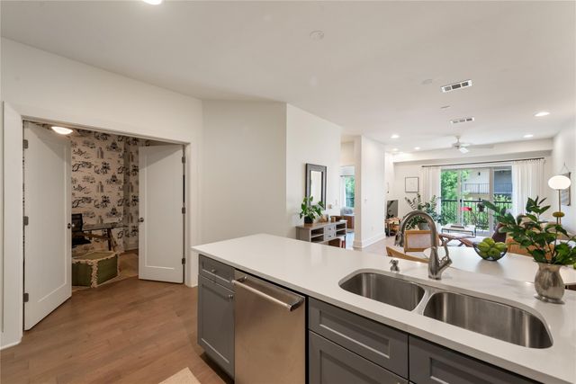 908 NUECES ST 37, Austin, TX 78701