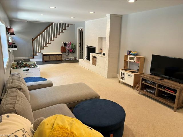 840 Camelot Court, Winston-salem, NC 27106
